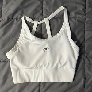 padded nike cropped workout tip